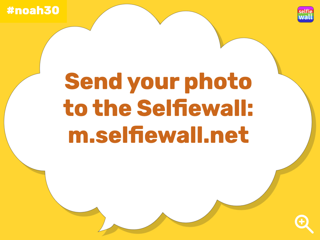 Selfiewall - zaslon projektora, tekst sudjelovanja u oblačiću govora